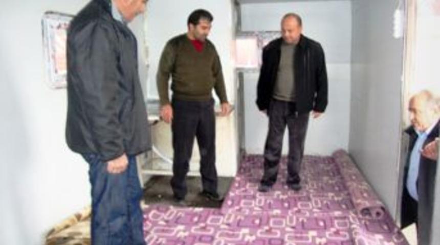 Depremzedelere 4 adet karavan g&ouml;nderildi