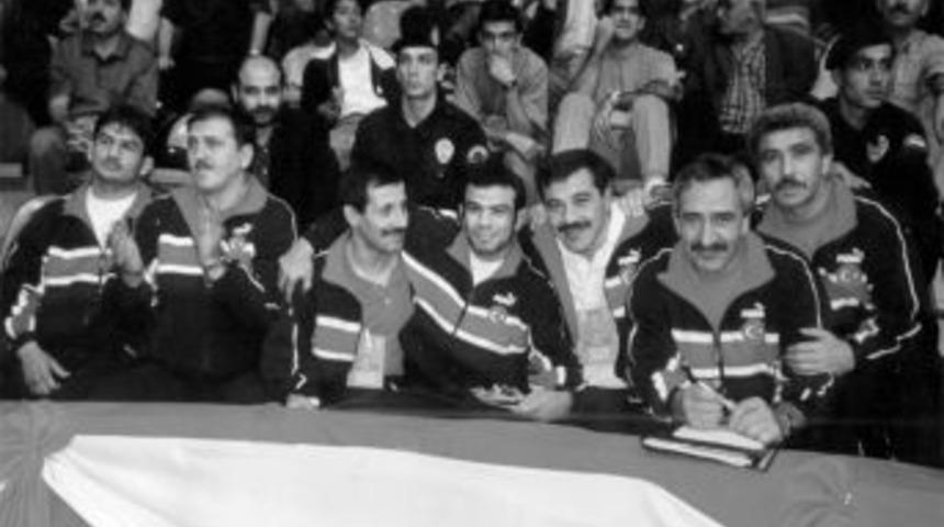 T&uuml;rk g&uuml;reş camiası Fevzi Şeker'i kaybetmenin &uuml;z&uuml;nt&uuml;s&uuml;n&uuml; yaşıyor