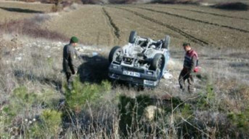 Otomobil şarampole yuvarlandı: 2 yaralı