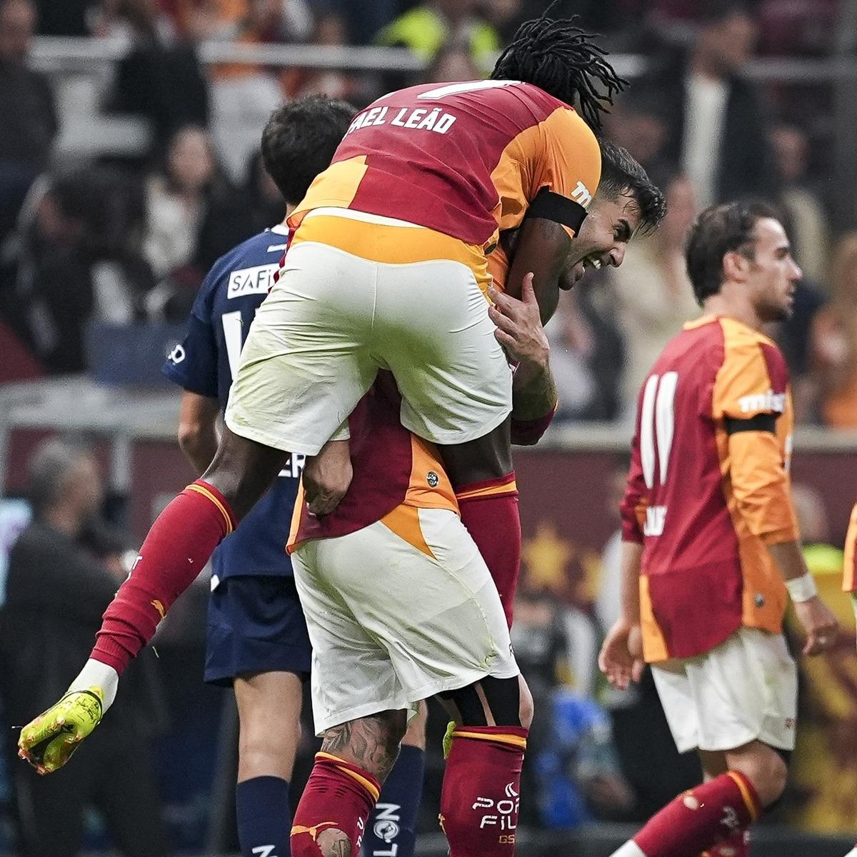 Abdülkerim Bardakcı dan tarihi gol! Galatasaray efsanesini geride bıraktı 2