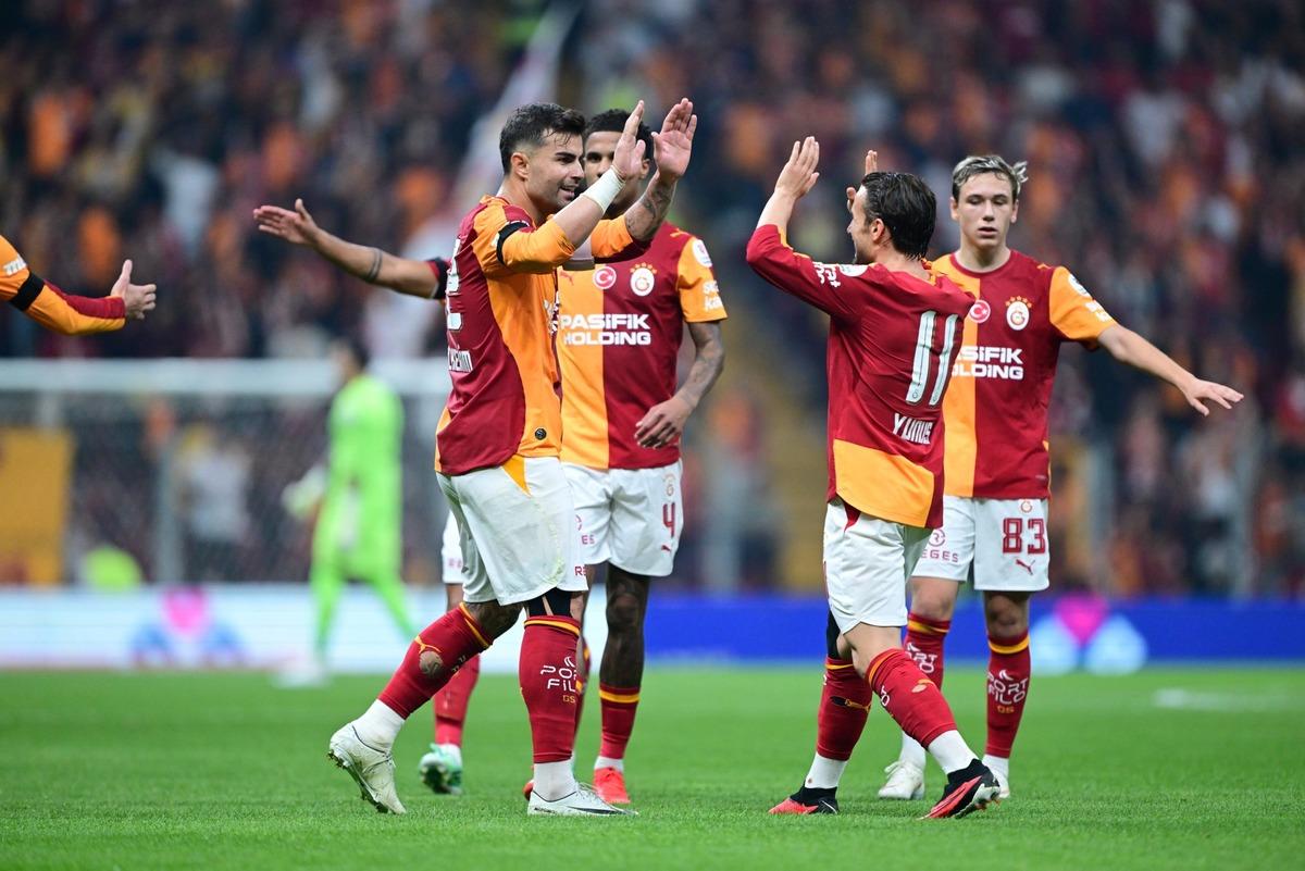 Abdülkerim Bardakcı dan tarihi gol! Galatasaray efsanesini geride bıraktı 3