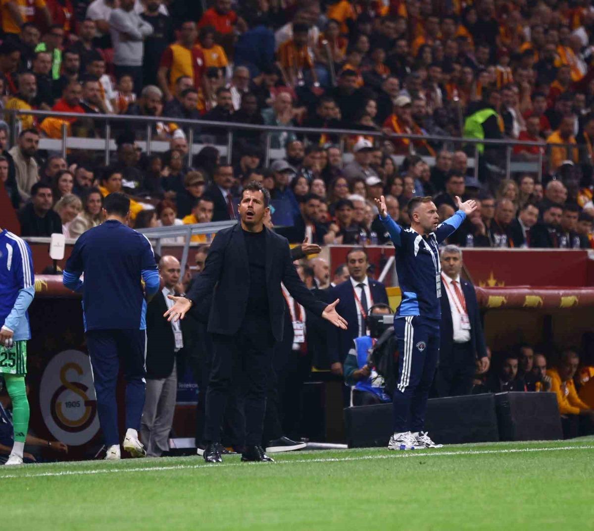 Emre Belözoğlu Galatasaray maçının son saniyelerinde çılgına döndü! 2