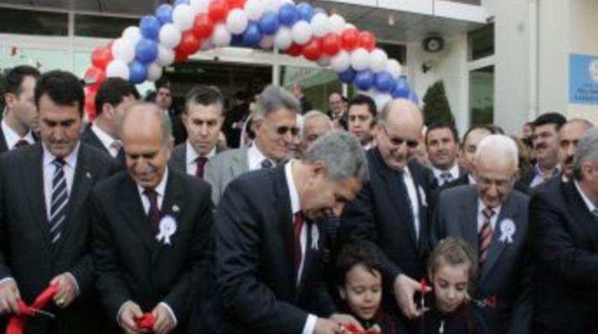 Arın&ccedil;, Osmangazi İlk&ouml;ğretim Okulu'nu a&ccedil;tı