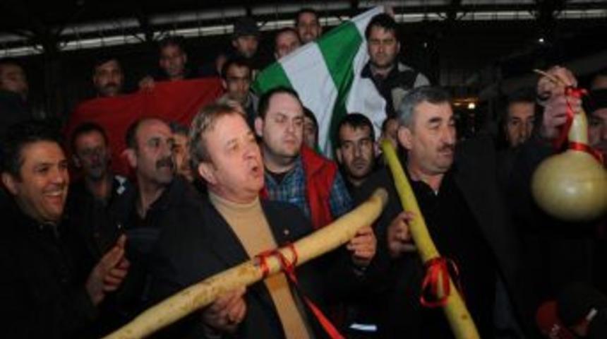 Bursalı kabzımallar, Toroğlu&rsquo;na acur kabağı g&ouml;nderdi