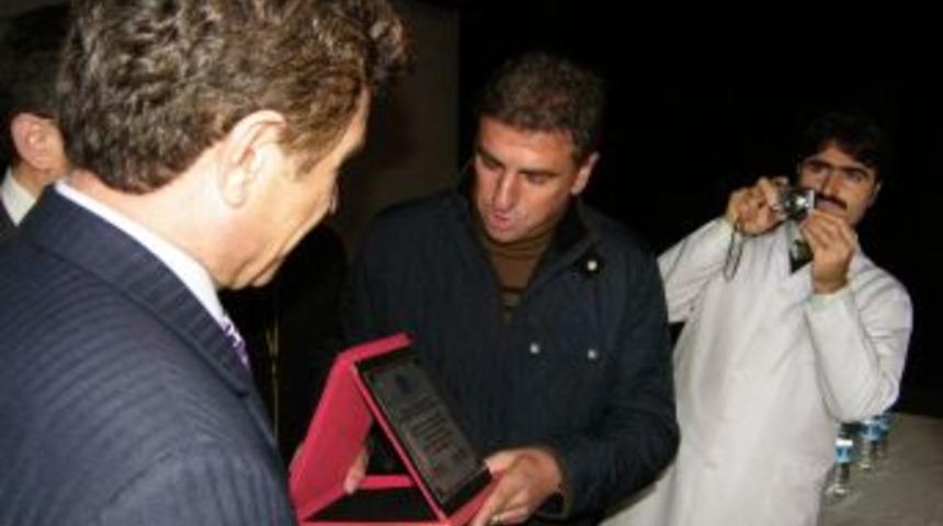 Akhisar Belediyespor Teknik Direkt&ouml;r&uuml;, &Ouml;zel Birlik Koleji'ne misafir oldu