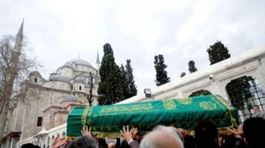 Sudan'ın 'Emine anne'si dualarla uğurlandı