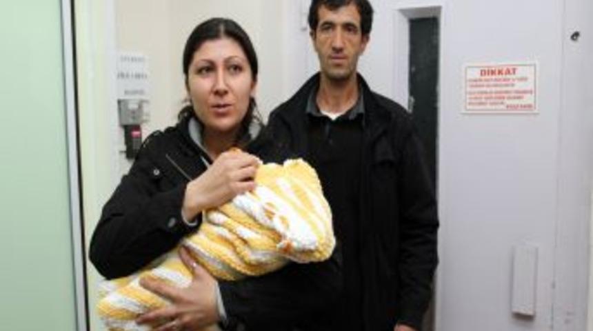 Mucize bebek, babasına teslim edildi