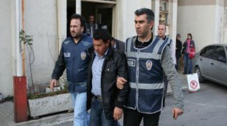 Telefonla kendisini dolandıranları yakalattı