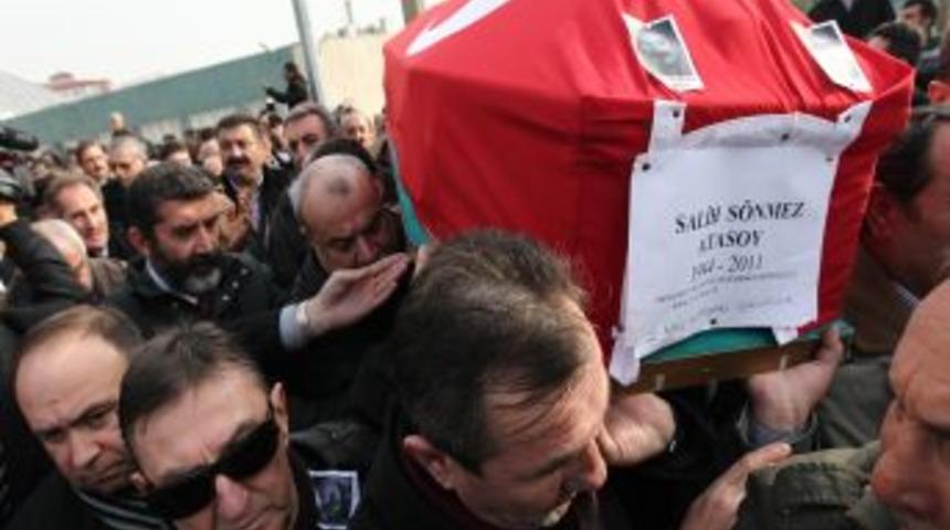 Halo Dayı'yı son yolculuğuna set arkadaşları uğurladı