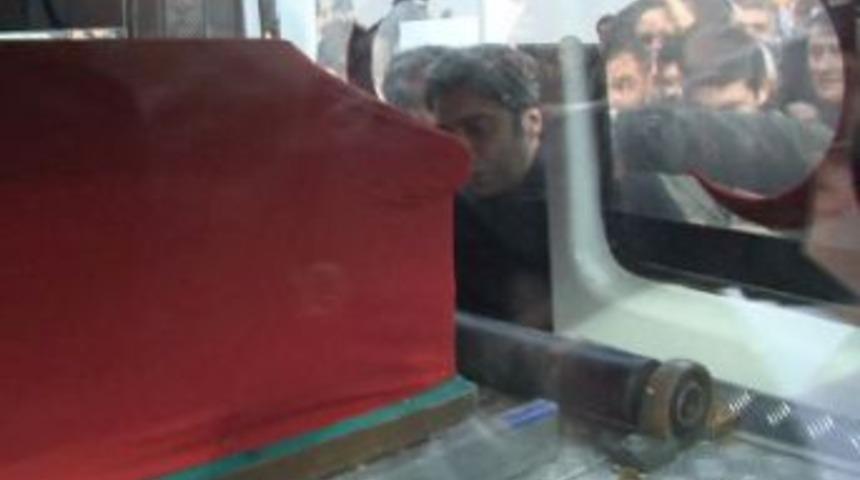 &ldquo;Halo Dayı"nın cenaze t&ouml;reninde &lsquo;Polat Alemdar&rsquo; izdihamı