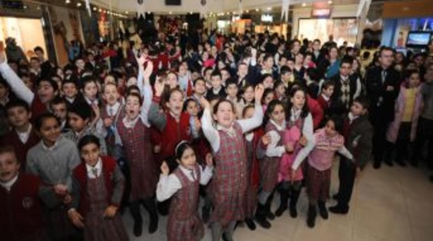 Leblebi yiyerek d&uuml;nya rekoru kırdılar