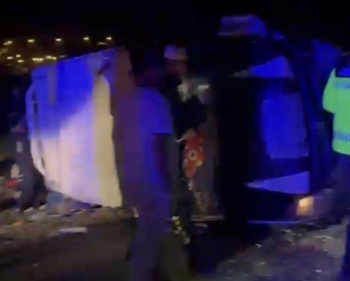 Gaziantep te tarım işçilerini taşıyan minibüs otomobille çarpıştı: 1 ölü, 7 yaralı 1