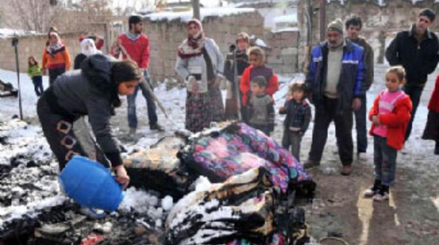 Van'da &ccedil;adır faciası; 1 &ouml;l&uuml;, 5 yaralı