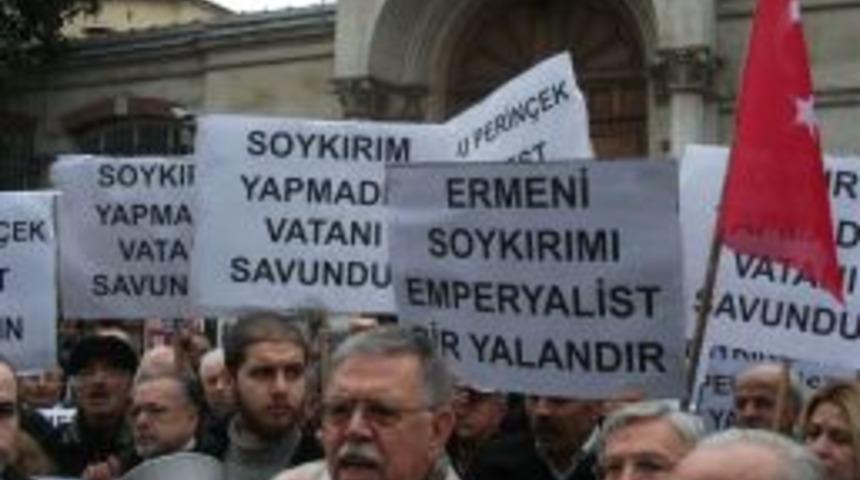 Fransız Başkonsolosluğu &ouml;n&uuml;nde s&ouml;zde Ermeni Soykırımı protestosu