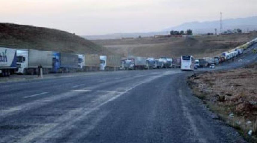 Habur'da tarihi TIR kuyruğu