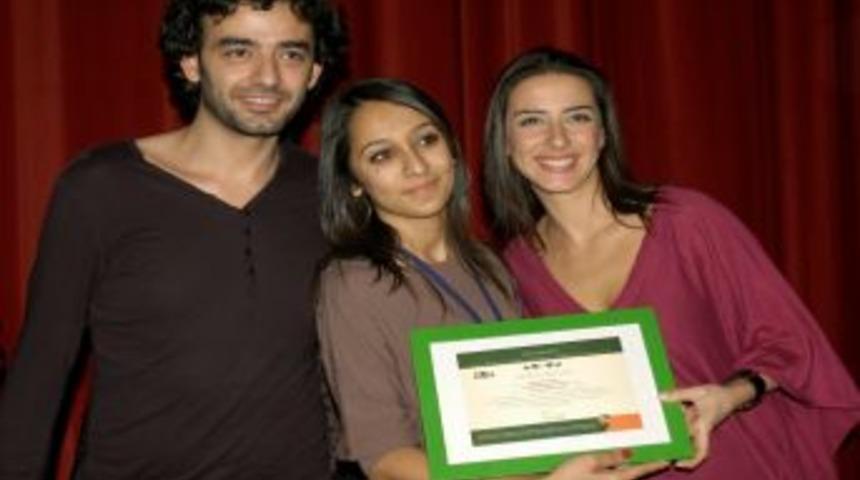 Unutma Beni&rsquo;den hayranlarına t&uuml;yolar