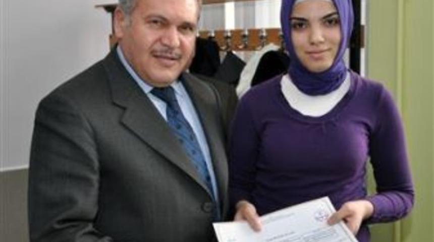 Kursiyerler belgelerini aldı