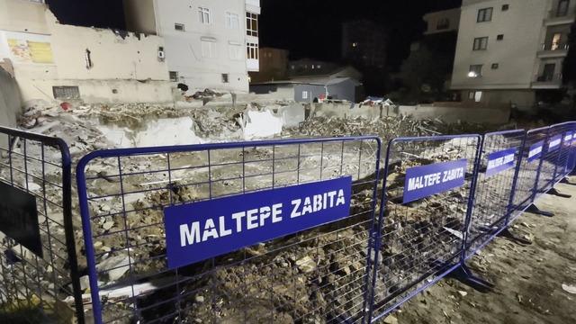 Maltepe&rsquo;de &ccedil;&ouml;ken binanın enkaz kaldırma &ccedil;alışmaları tamamlandı 7