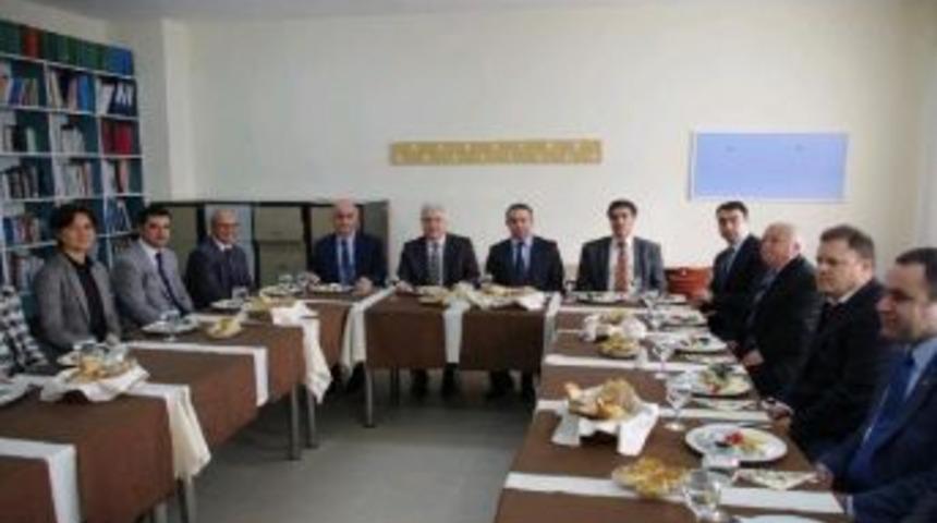 Rekt&ouml;rden Sındırgı M.Y.O. Ziyareti