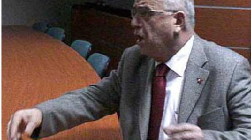 Profes&ouml;re baz istasyonu tepkisi