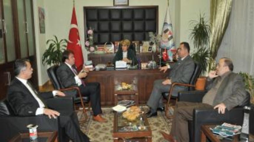 Siyasi parti il başkanları Kent Konseyi'nde bir araya geldi