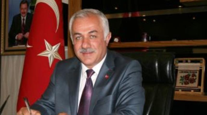 Başkan &Ouml;zden: &Ouml;ğretmenine değer veren geleceğe g&uuml;venle bakar