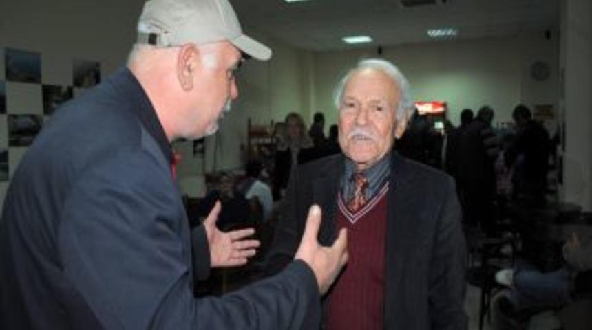 Muzaffer İzg&uuml;: Kitap okumada yegane rol model anne ve babadır