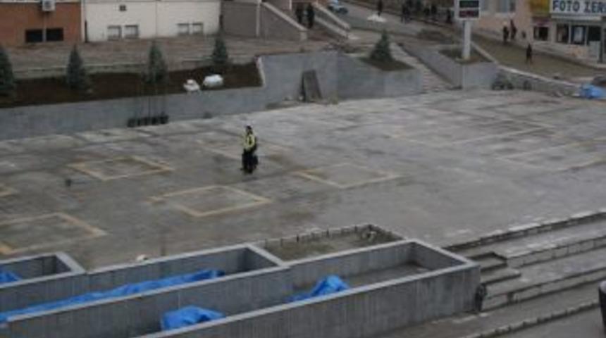 Akdağmadeni&rsquo;nde kapalı otopark &ccedil;alışması devam ediyor