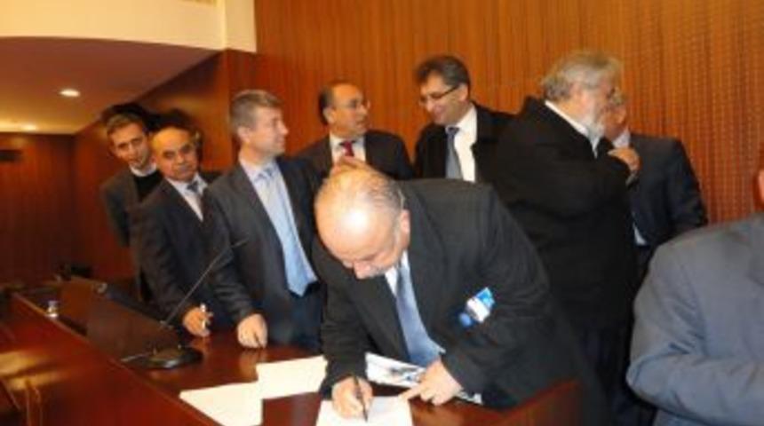 B&uuml;y&uuml;kşehir Belediye Meclisi'nden kadına y&ouml;nelik şiddet bildirisine destek