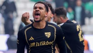 Kayserispor'un eski futbolcusu German Onugkha'dan Kayseri a&ccedil;ıklamaları: "Herkes sizi dolandırmaya &ccedil;alışıyor"