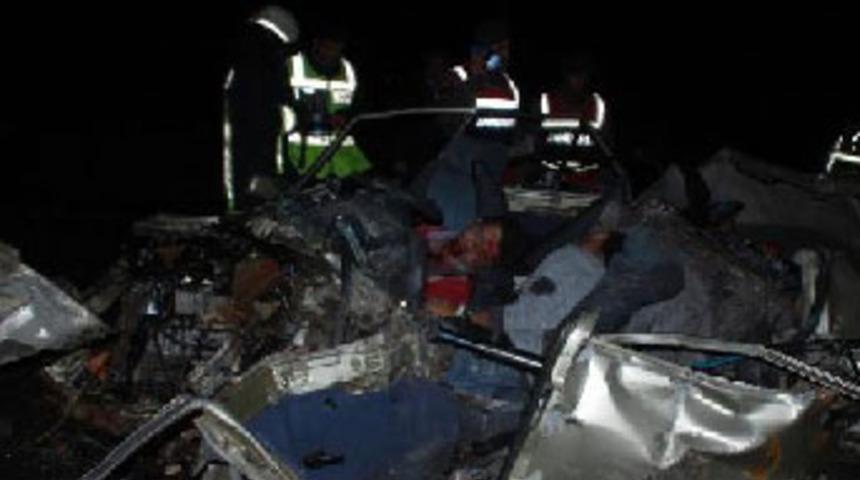 TIR dehşet sa&ccedil;tı: 2 &ouml;l&uuml;