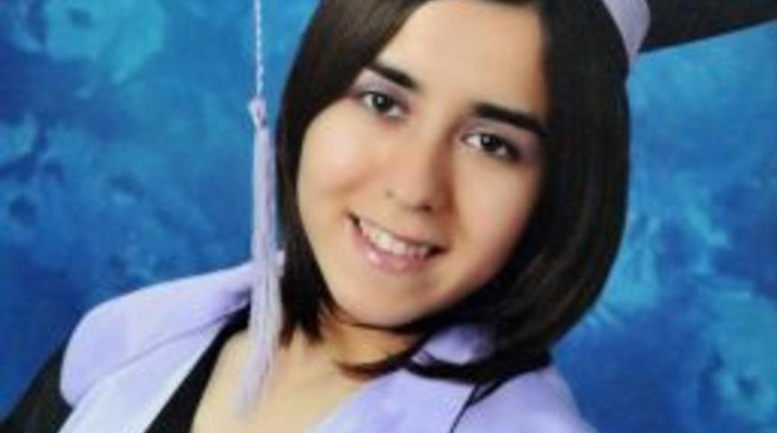 Deprem kurbanlarından Sema Ert&uuml;rk, ilk &Ouml;ğretmenler G&uuml;n&uuml;'n&uuml; kutlayamadı