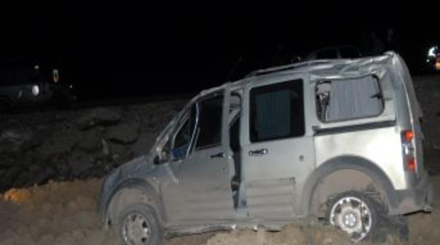 Ağabeylerin g&ouml;zc&uuml;l&uuml;k yaptığı sigara operasyonunda kardeşler yakalandı