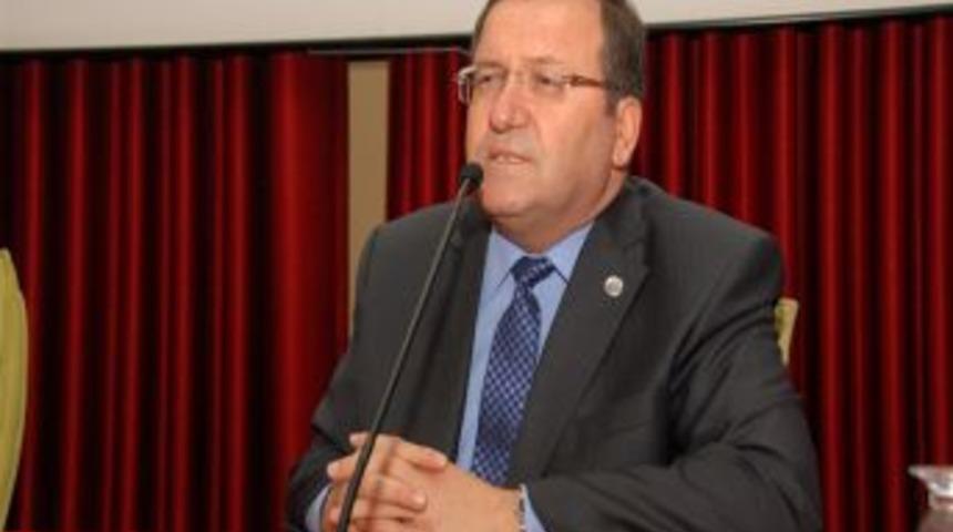 Rekt&ouml;r Solak: AK&Uuml;, 17 bin &ouml;ğrenci ve 2 bin personeli ile mutlu bir aile