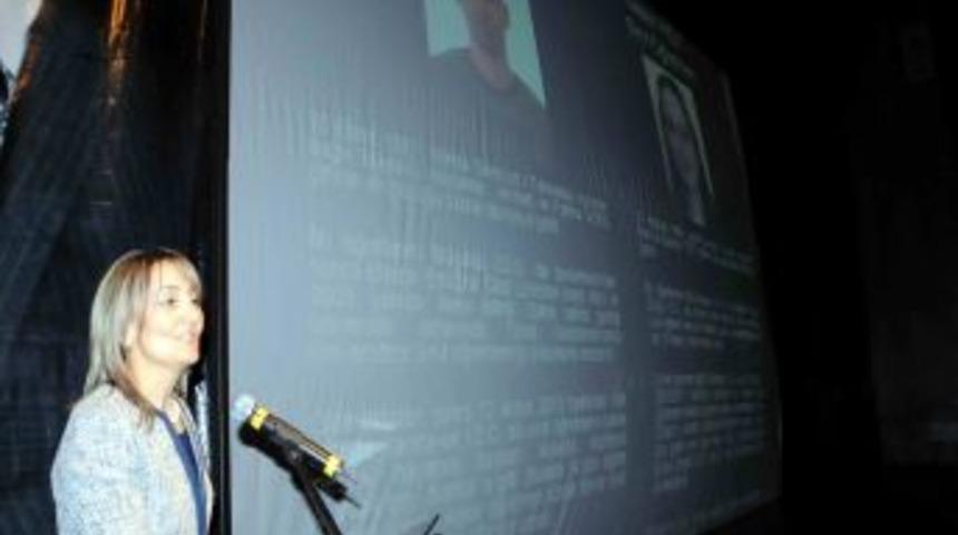 &Ouml;ğretmenler g&uuml;n&uuml;nde deprem şehitleri unutulmadı