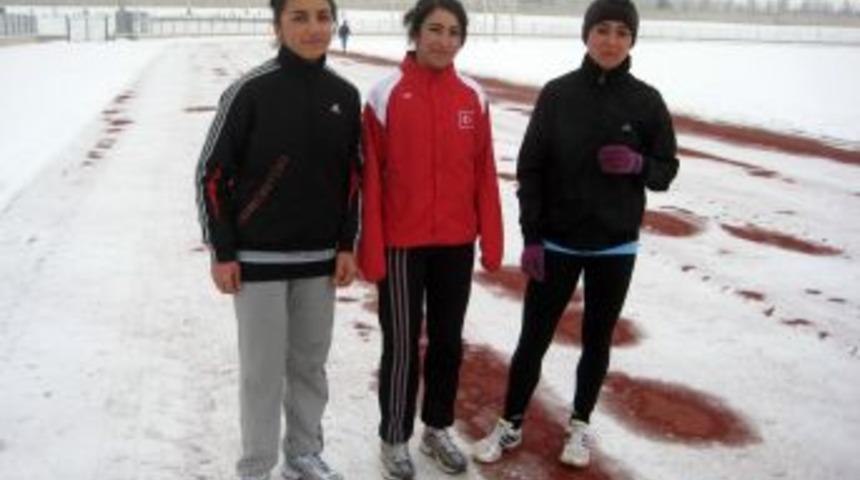 Erzurumlu atlet kızlar, Beşiktaş&rsquo;ın umudu oldu