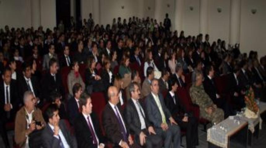 &Ouml;ğretmenler G&uuml;n&uuml;'nde Van&rsquo;da hayatını kaybeden &ouml;ğretmenler anıldı