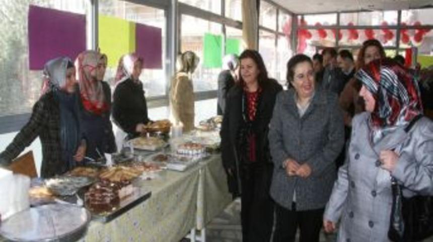 İhtiya&ccedil; sahibi &ouml;ğrenciler i&ccedil;in kermes d&uuml;zenlendi