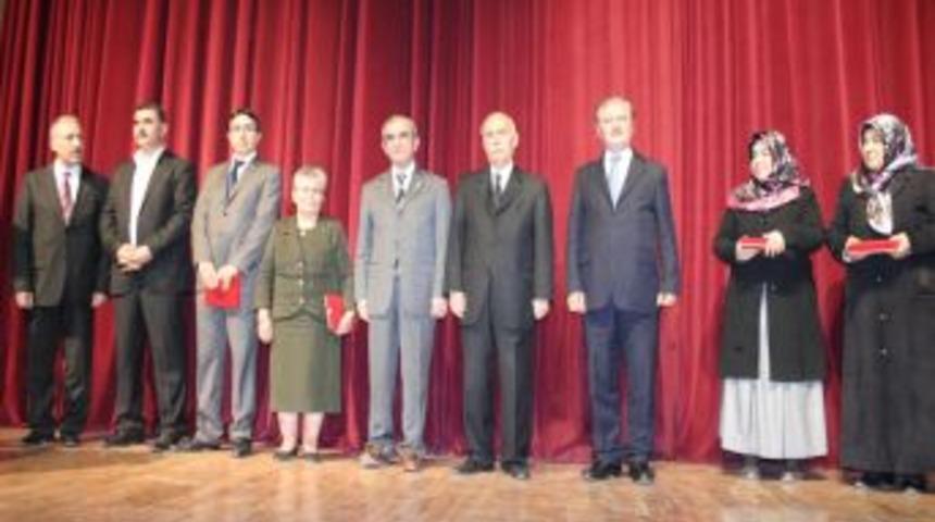 &Ouml;ğretmenler 'Fedakarlık' g&ouml;rd&uuml;