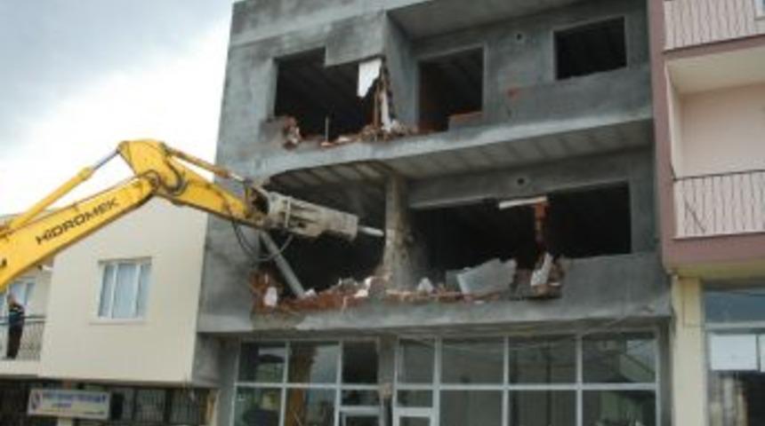 Yıldırım Belediyesi, 6 ka&ccedil;ak binayı yaktı