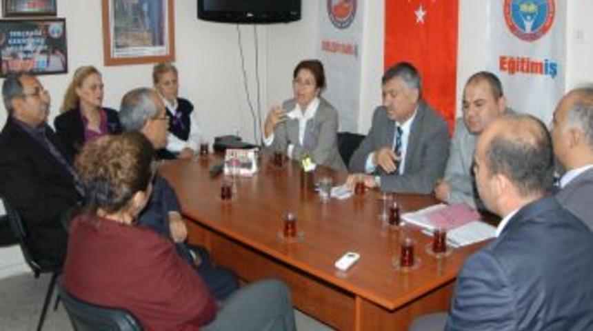CHP y&ouml;neticileri eğitimcilerle bir araya geldi
