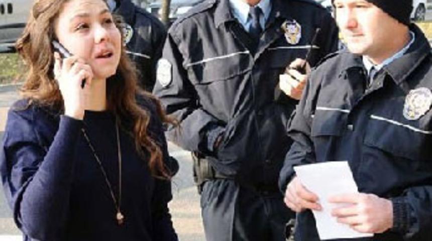 Kaza yapan gen&ccedil; kız, b&uuml;y&uuml;k panik yaşadı