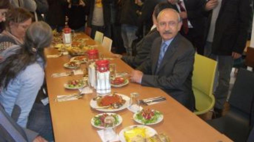 Kılı&ccedil;daroğlu'nda Kadık&ouml;y Belediyesi'nde yemek molası