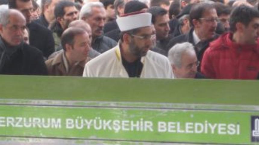 T&uuml;rk&uuml; Paşa Alkır, ebediyete uğurlandı