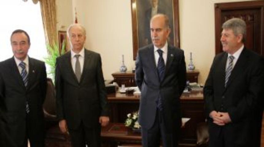 Vali Harput: İyi ve k&ouml;t&uuml;l&uuml;klerimizde &ouml;ğretmenlerimizin b&uuml;y&uuml;k katkısı var