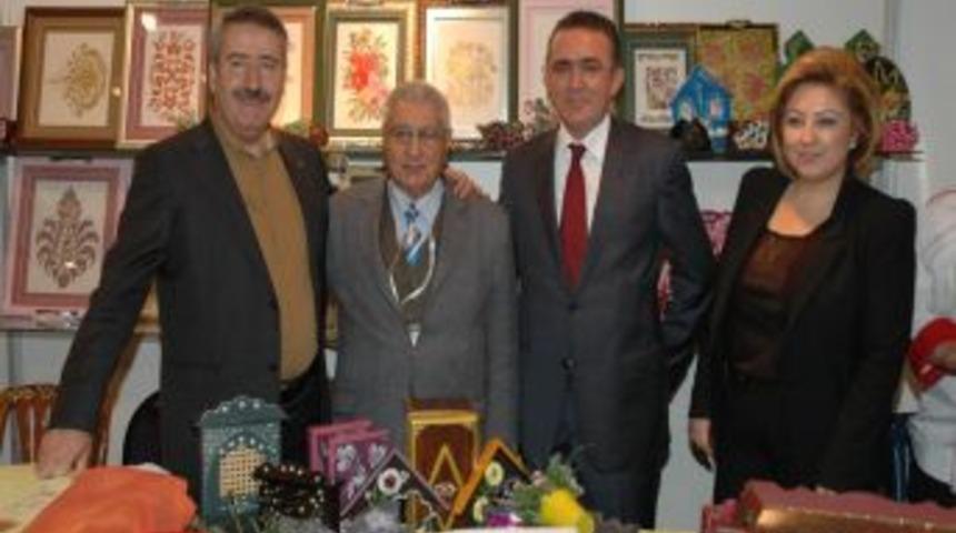 İzmir Valisi Kıra&ccedil; Souvenir 2011'i gezdi