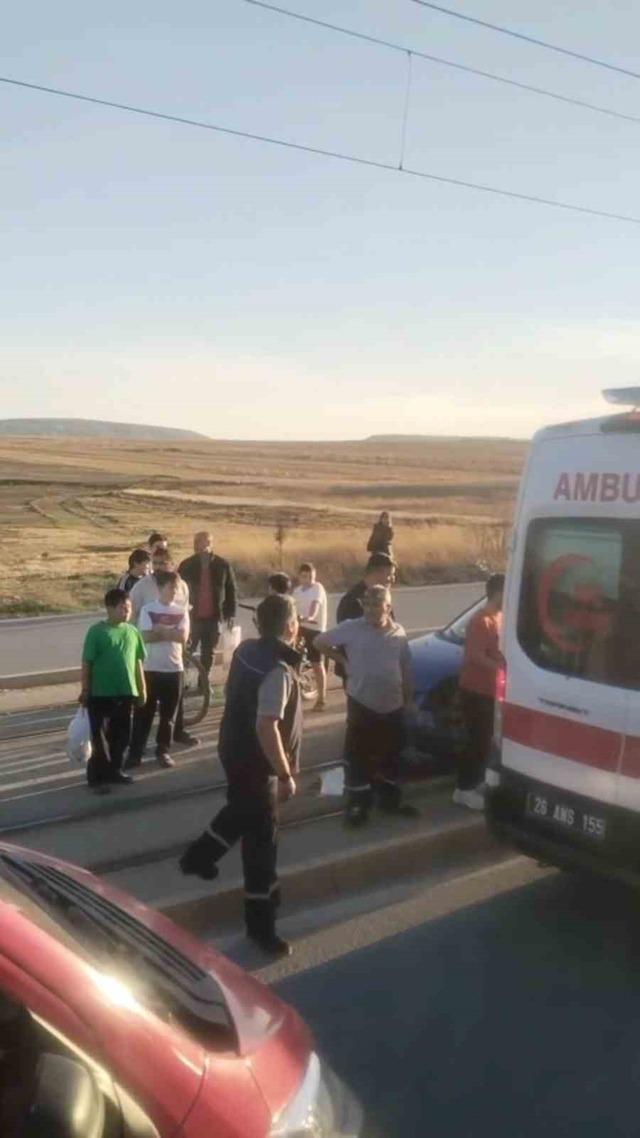 Eskişehir’de tramvay yolu üzerinde araç kazası 2