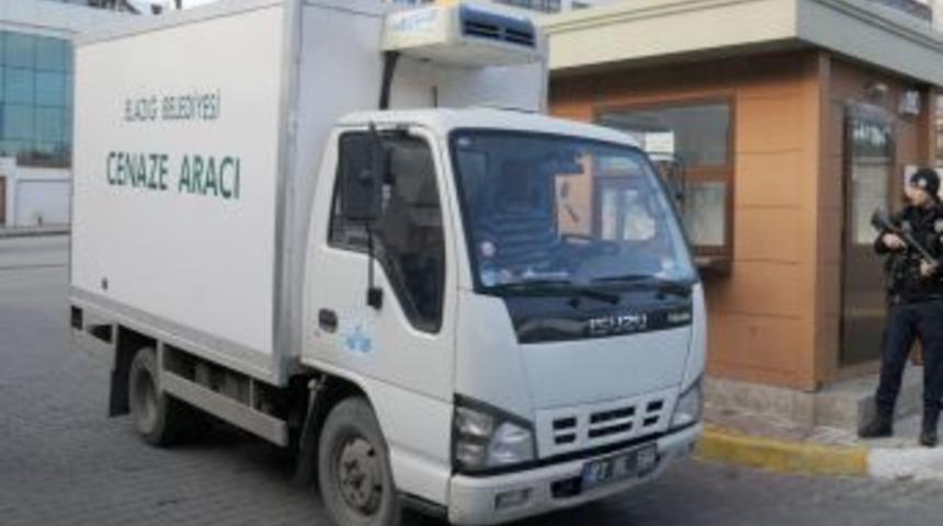 Bing&ouml;l'de &ouml;ld&uuml;r&uuml;len ter&ouml;ristlerin cenazeleri otopsi i&ccedil;in İstanbul&rsquo;a getirildi