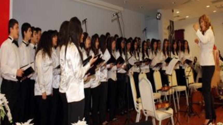 Şehit &ouml;ğretmenler i&ccedil;in s&ouml;ylenen Yemen t&uuml;rk&uuml;s&uuml; ağlattı