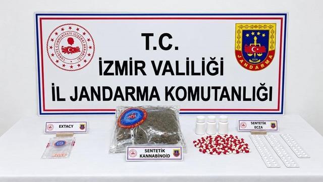 İzmir’de jandarmadan uyuşturucu ve kaçak sigara operasyonu: 2 tutuklama